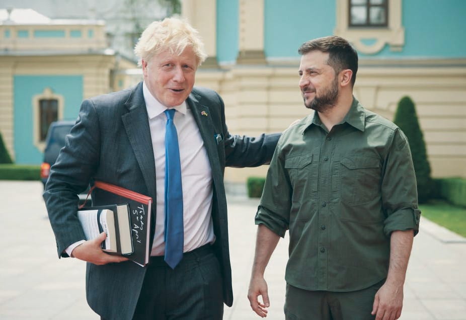 Then British Prime Minister Boris Johnson (left) meets with Ukrainian President Volodymyr Zelensky in Kiev, June 17, 2022.