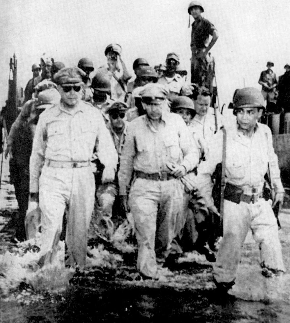 MacArthur returns to the Philippines