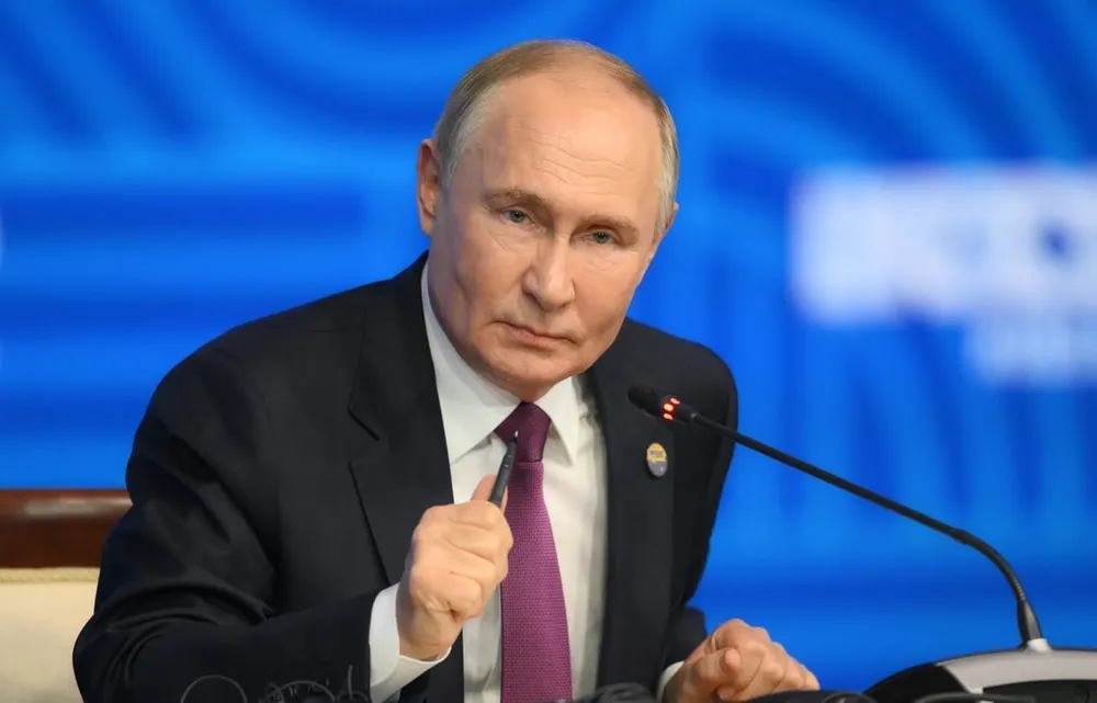 Confident Putin Meets International Press Corps at Conclusion of BRICS Summit