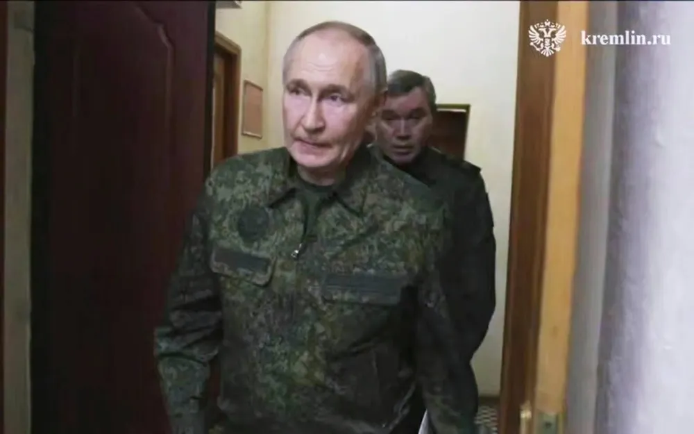 Putin Pays a Visit to Kursk in Military Attire