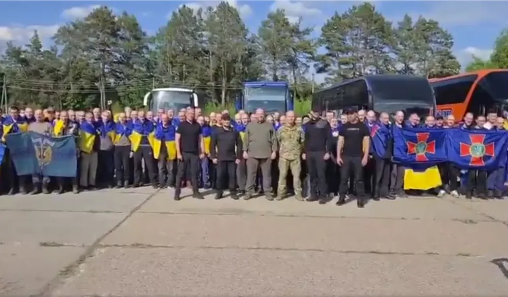 Russia-Ukraine Prisoner Swap Proceeds, While Russia Warns of Dangerous Escalations