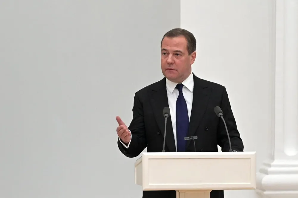 Medvedev with hand out