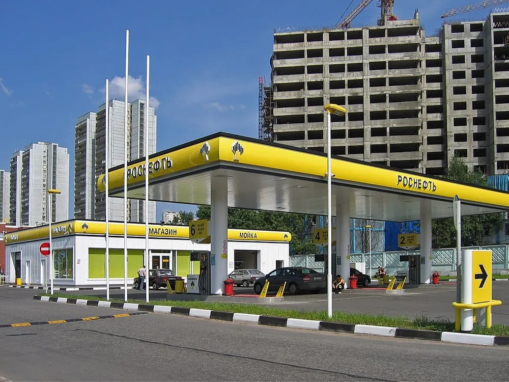 U.S. Treasury Sanctions Rosneft and Lukoil, Calls on Moscow To Agree to Ceasefire