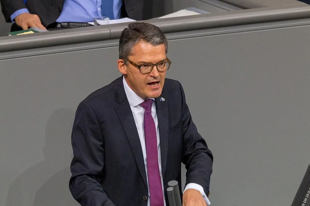 Former Merkel Advisor Demolishes Warmonger on German National TV