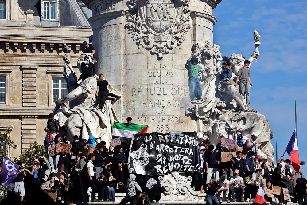 'Let's Do As in France': Protest Wave Spreads Across Europe