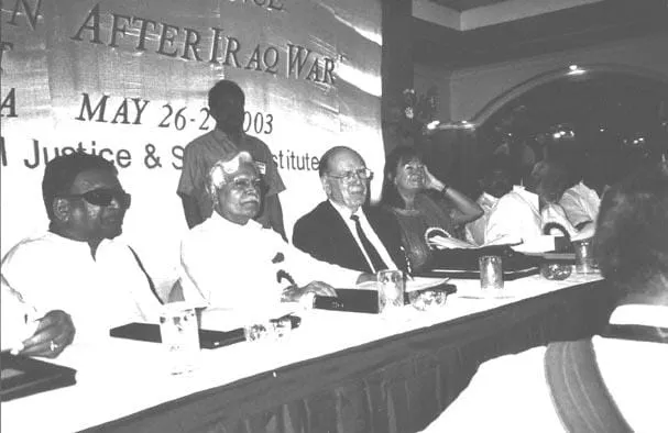 Lyndon LaRouche and Helga Zepp-LaRouche at the May 26-27, 2003, international conference in Bangalore, India, titled “World Situation after the Iraq War.”
