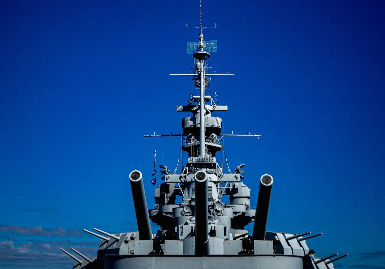 Diplomacy or Total War? You Choose! There Is No Third Option