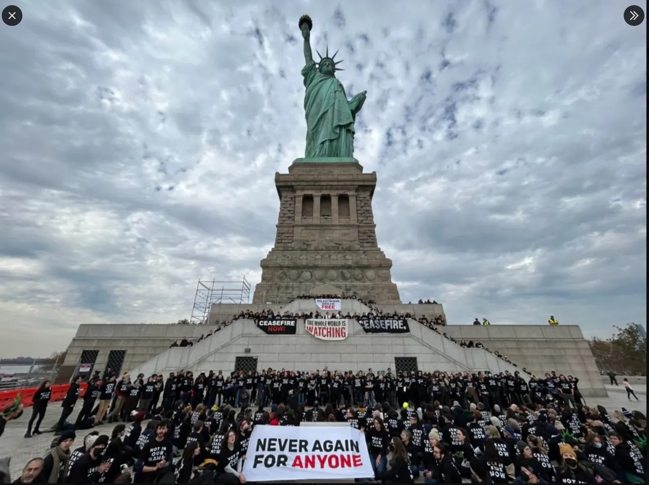 Hundreds of Jews and Allies Hold Peace Sit-In at Statue of Liberty