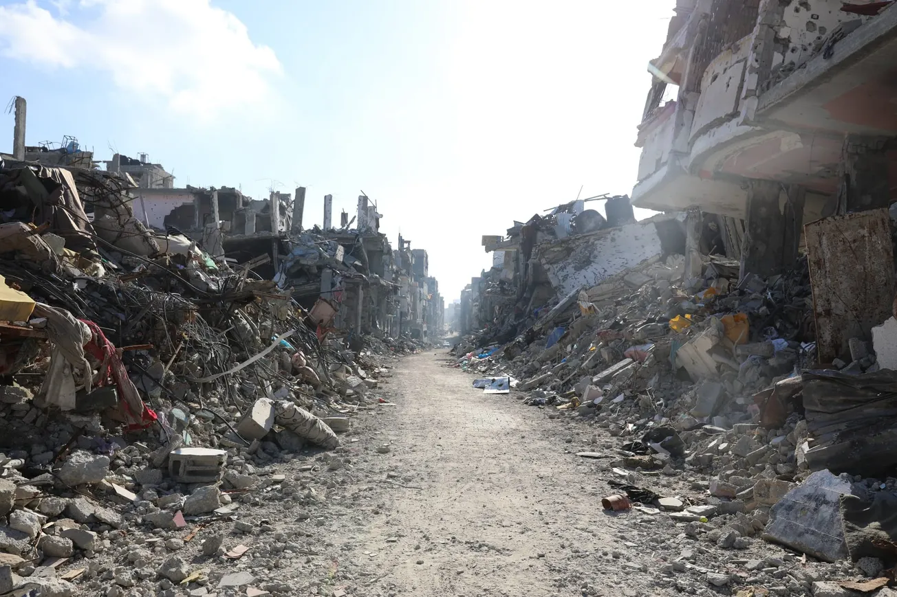 Four Weeks To Change History