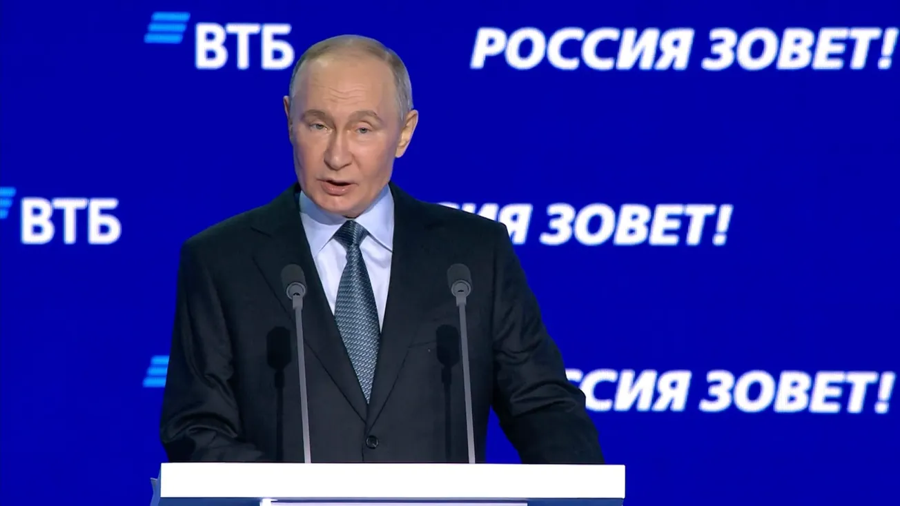Putin Responds on Digital Currencies, De-dollarization, Trump’s Threat