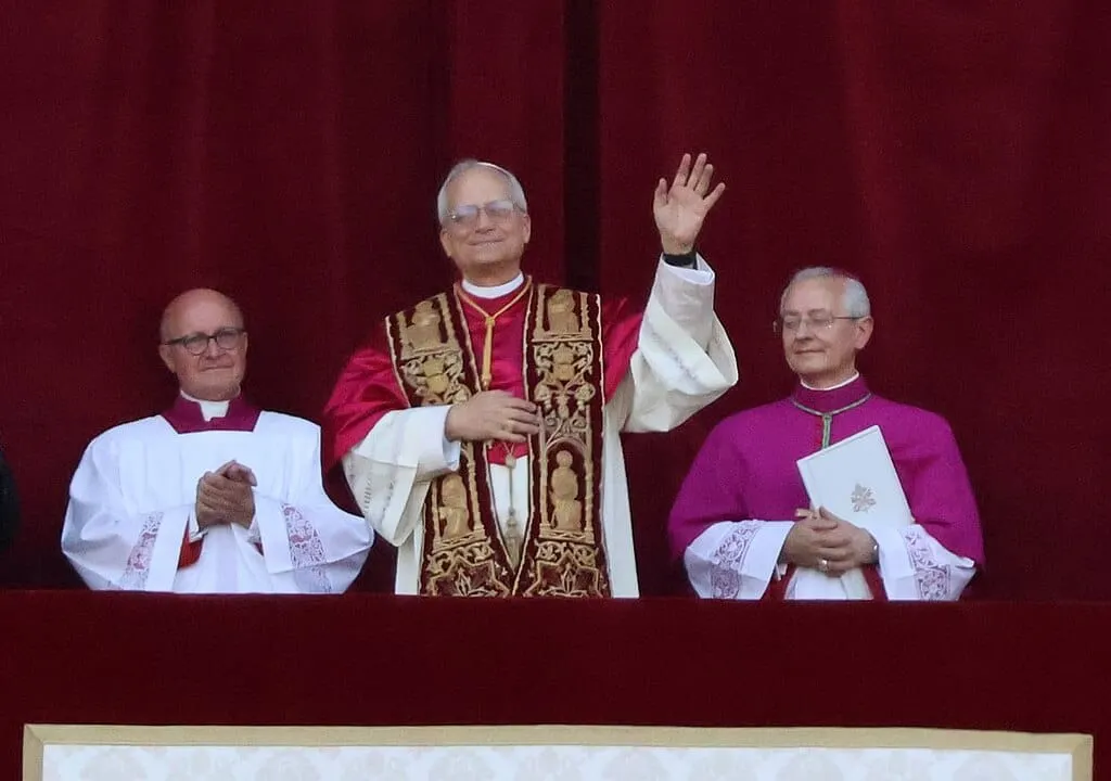 Pope Leo Sings for Peace in St. Peter’s Square, Speaks on Ukraine, India-Pakistan, and an End To Fighting in Gaza