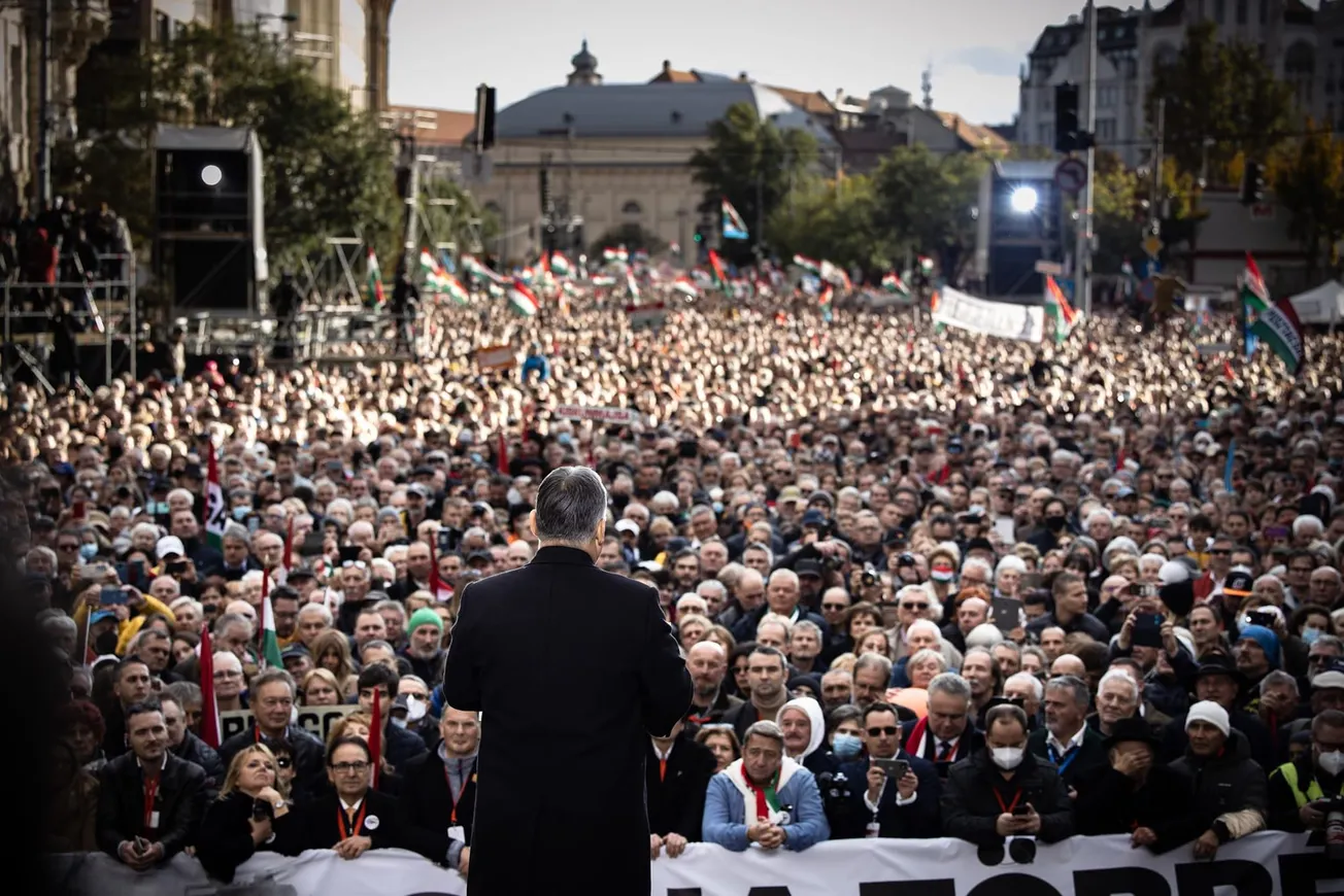 Thousands March in Budapest for End to War in Ukraine, Support of Orbán
