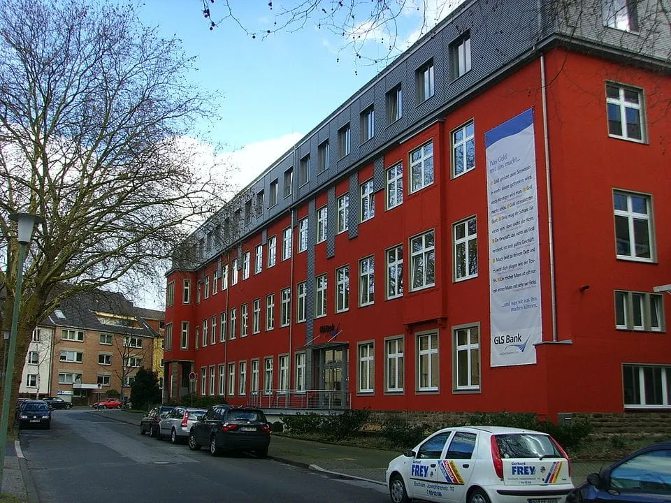 German Banks Closing Accounts of Opposition Parties and Journalists