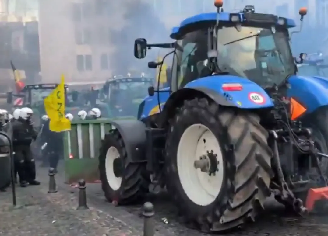 Farmers Continue Protests in Greece, Ireland, France against an EU-Mercosur Deal