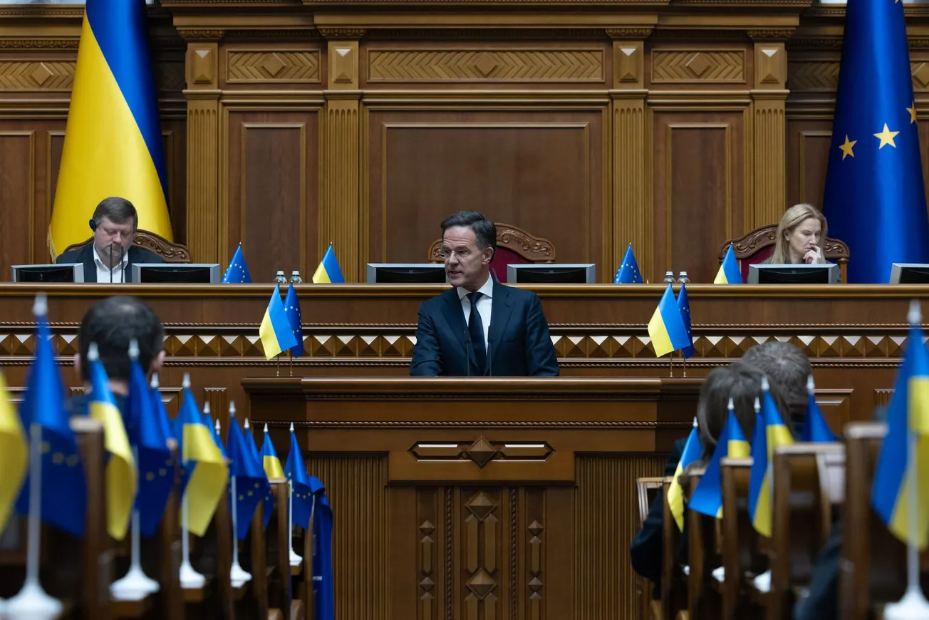 NATO Chief Makes Pop-Up Visit to Kiev, Addresses Half-Empty Rada