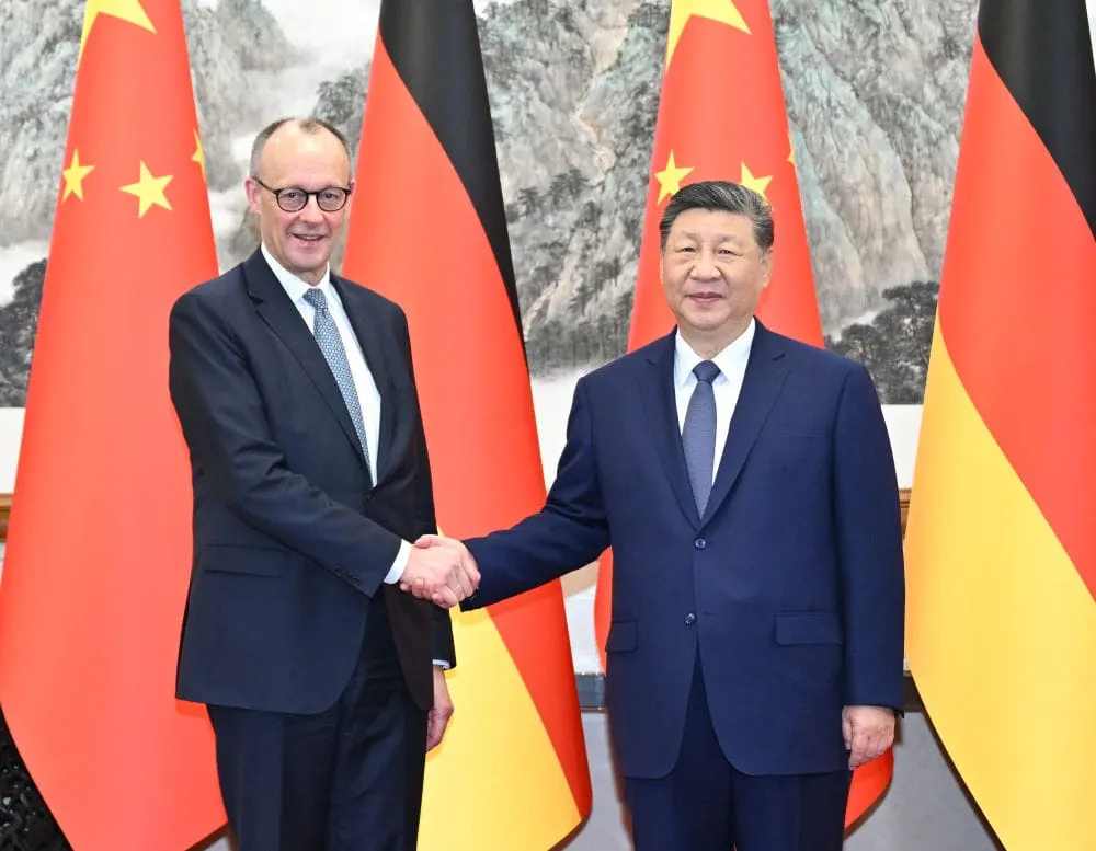 Xi Jinping Greets Merz and German Delegation