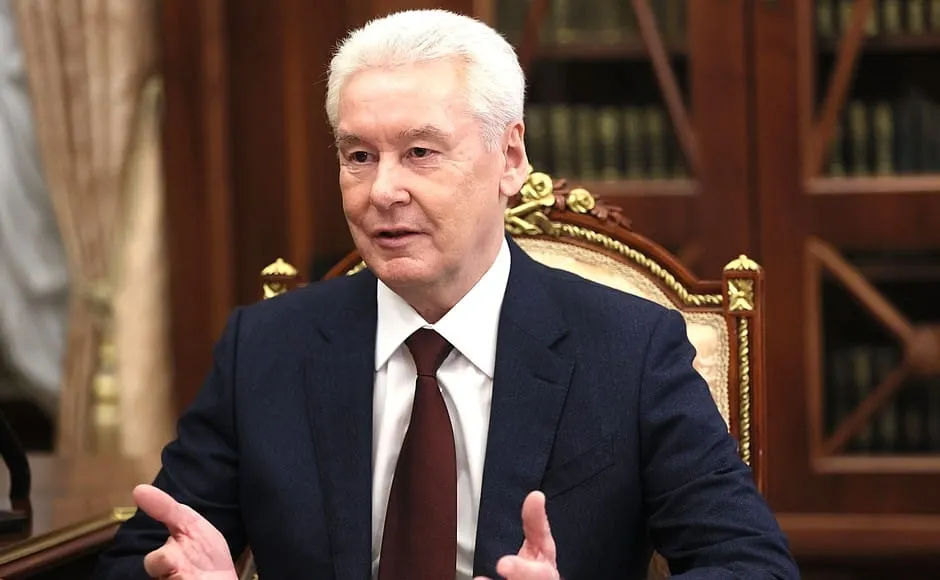 Russia Begins 2-Day Ceasefire as Zelenskyy Plays with Fire
