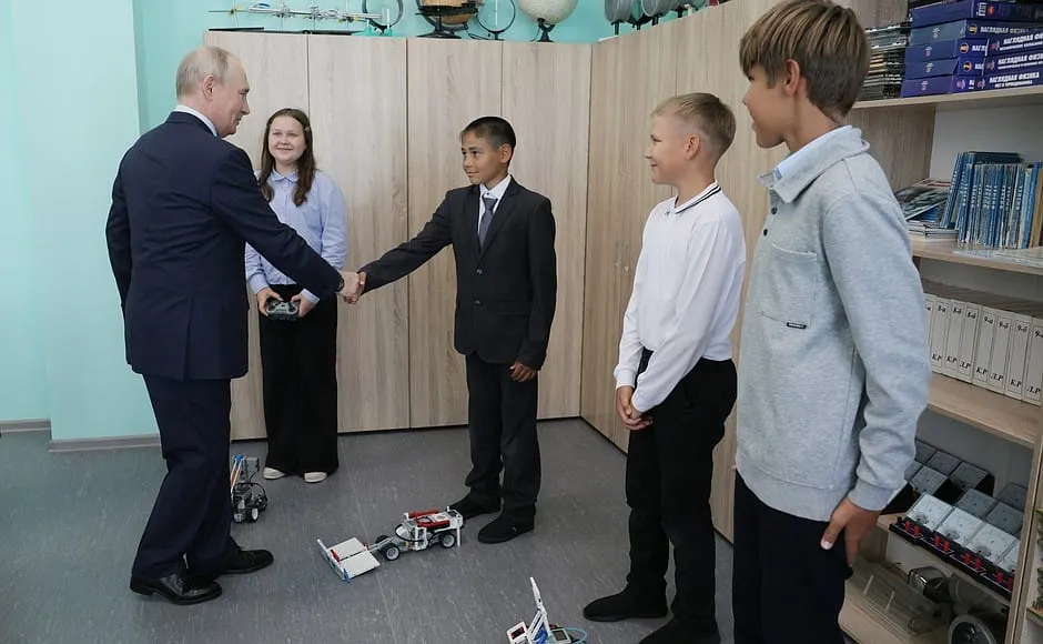 Putin Visited the Kuril Islands, Takaichi Protests, Medvedev Warns Japan