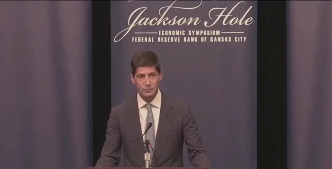 Warsh Sees Strain in Housing and Agriculture, Yet Moots Raising Rates