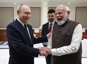 Putin Greeted Warmly in Visit to India, Insists the Days of Colonialism Are Over