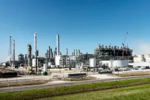 Did Trump 'Allow' CIA and U.S. Military To Guide Kiev's Attacks on Russian Oil Refineries?