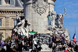 'Let's Do As in France': Protest Wave Spreads Across Europe