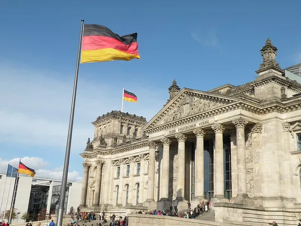 Bundestag Advised that French Unilateral Troop Deployment into Ukraine Would Not Be Covered by NATO Article 5