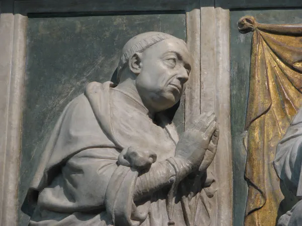 Pope Leo Discusses Cusa with 10,000 Jubilee Pilgrims in St. Peter's Square