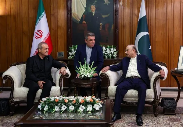 Iranian, Pakistani Presidents Meet in Islamabad