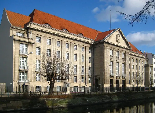 Kermani Speech: A Sign of Resistance and Hope in Germany
