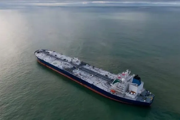 U.S. Officials Say 40 Tankers Crossed Hormuz; Tracking Data Disagrees