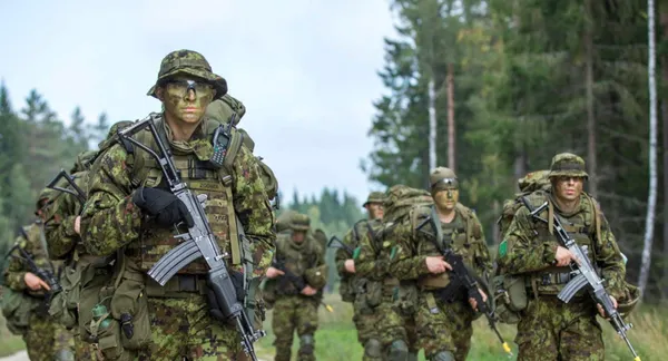 Tiny Estonia Shifts Troops to Border, Prepares Deep Strikes into Russia