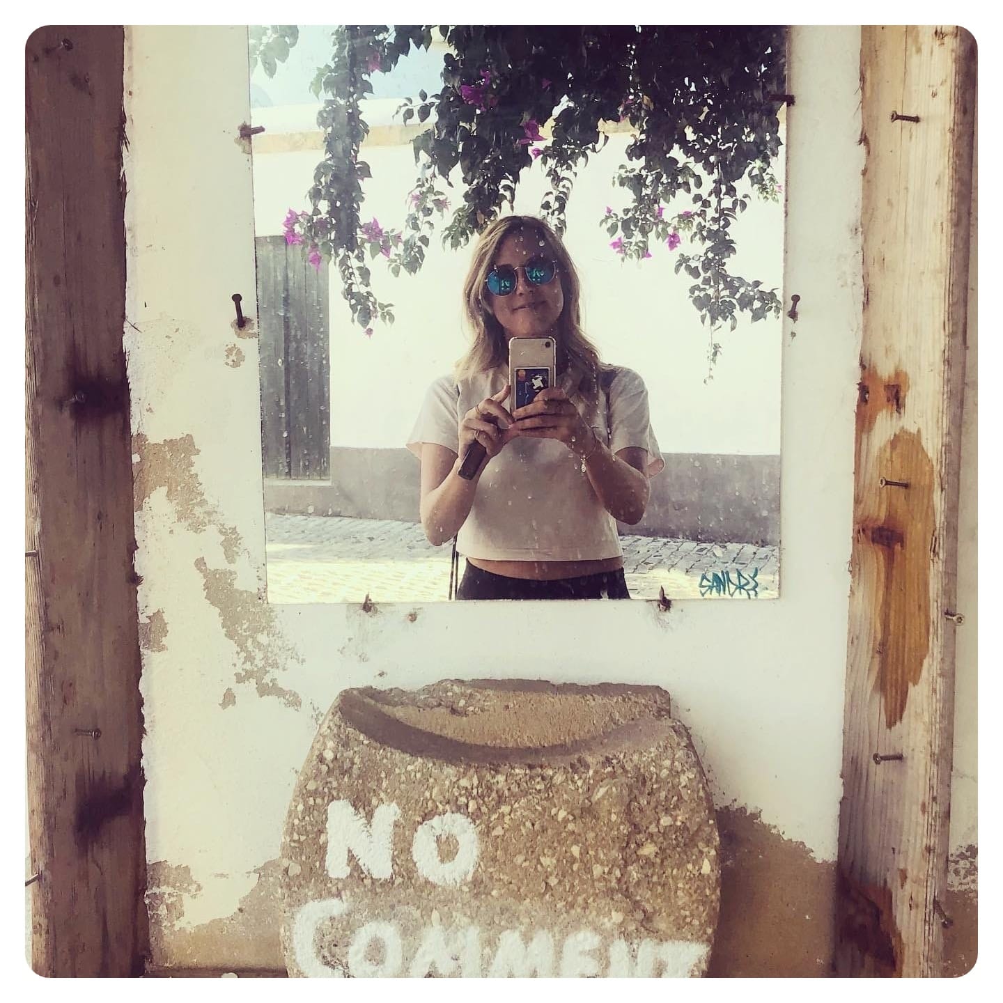 vanlavita woman solo travelling in Faro Portugal