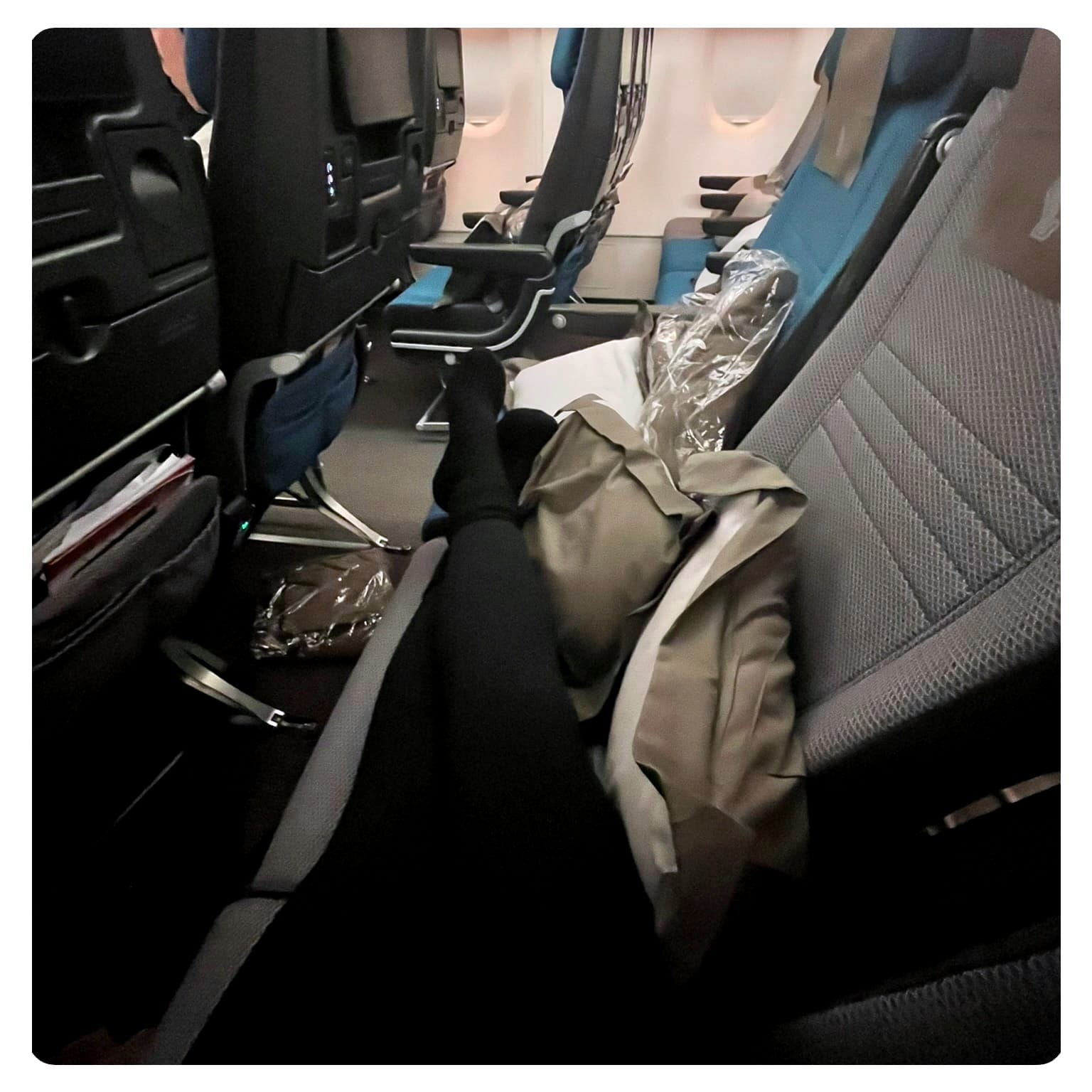 Singapore airlines economy leg room on long haul flight