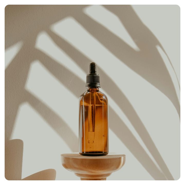 amber bottle with oil inside for van life vanlavita 