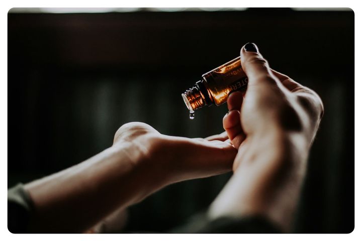 essential oil amber bottles for van life vanlavita 