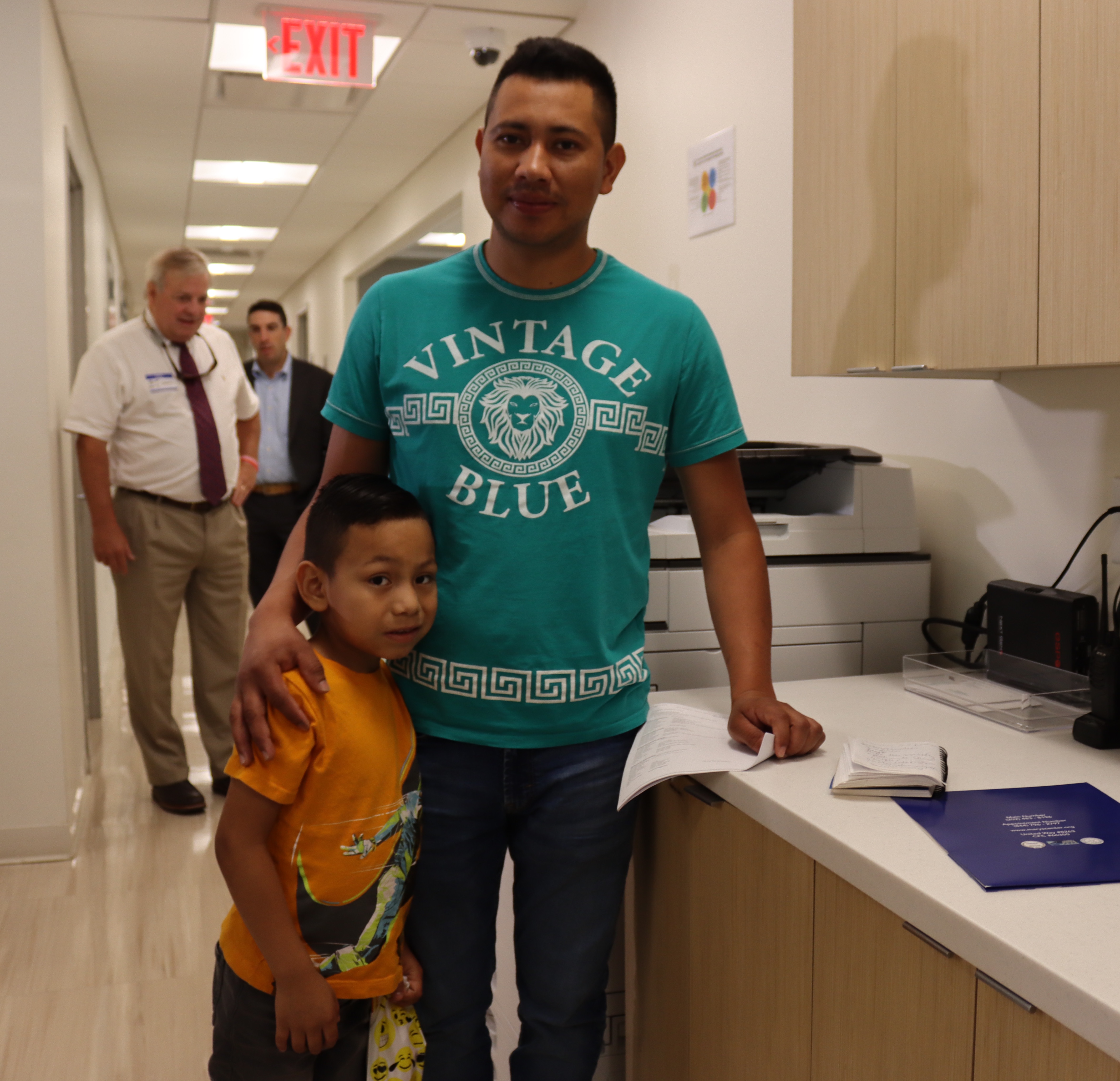 llevar niños al pediatra y especialistas de salud