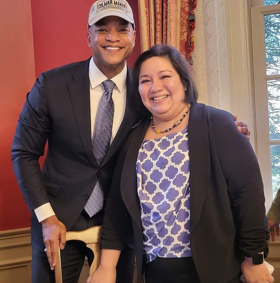 Alcaldesa latina Mónica Casañas y gobernador de Maryland Wes Moore