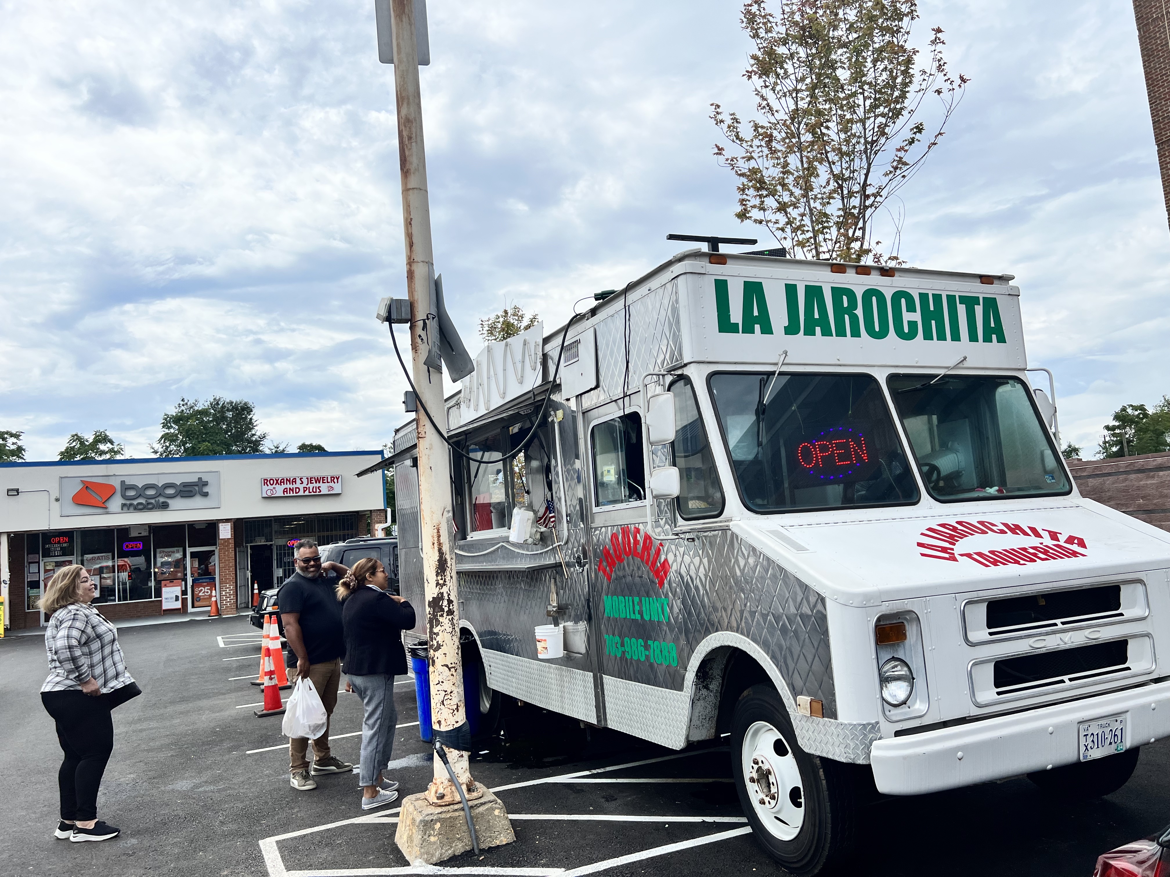 food truck Virginia inmigrantes
