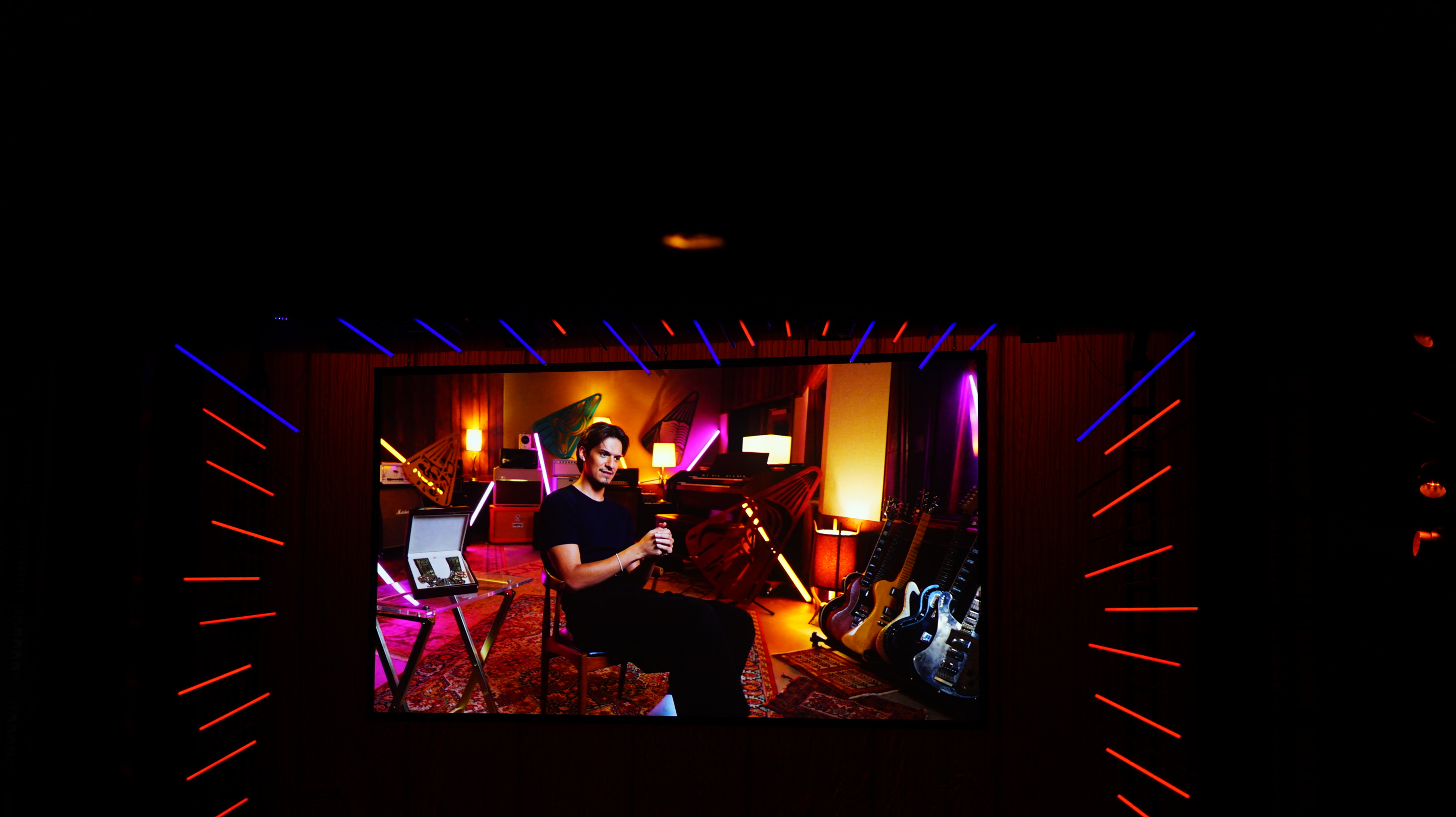 Omar Apollo recibió el premio recibió el premio Inspira. Foto. Nicholas Mercado.