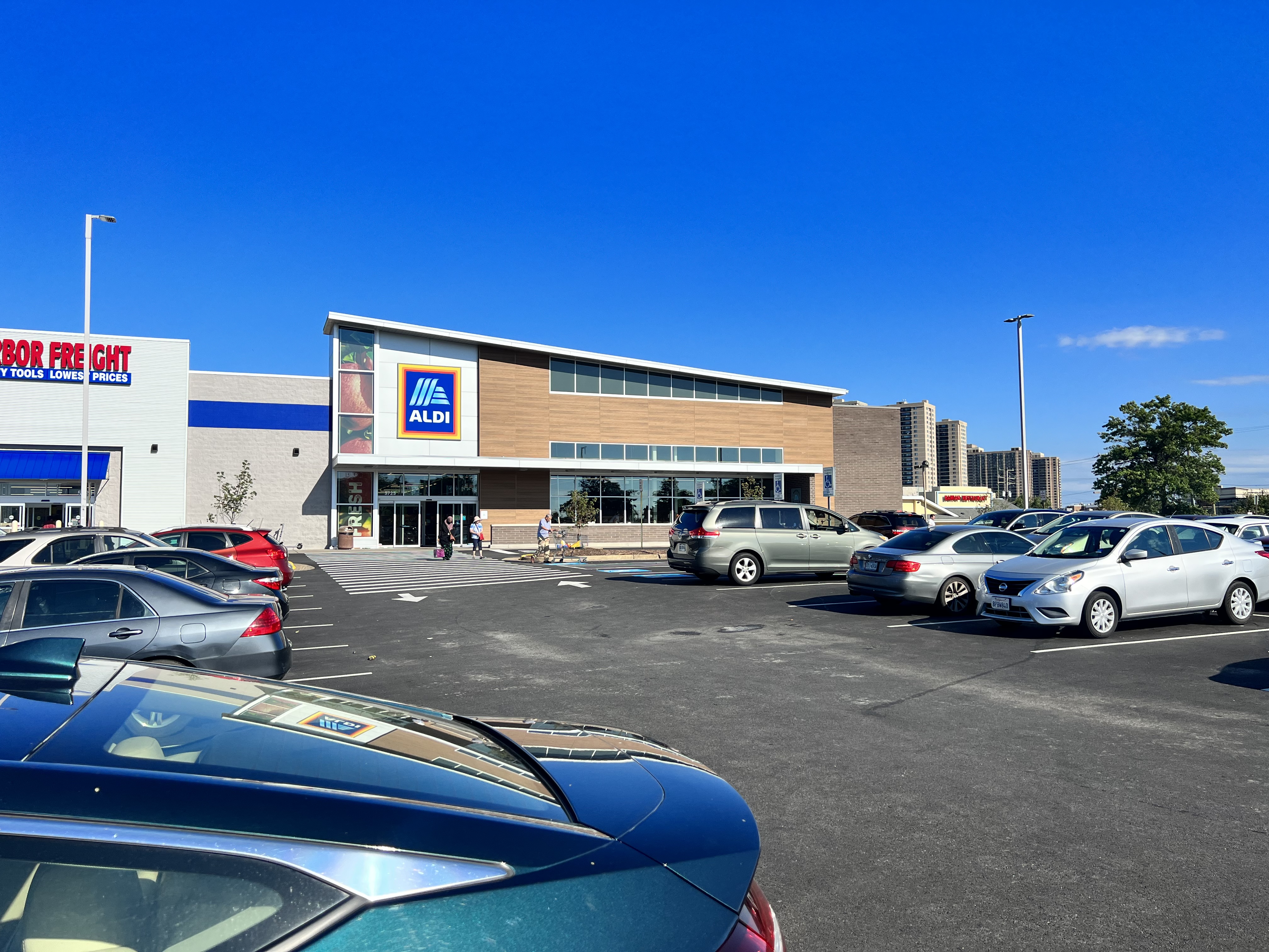 Estacionamiento de la tienda Aldi Fairfax