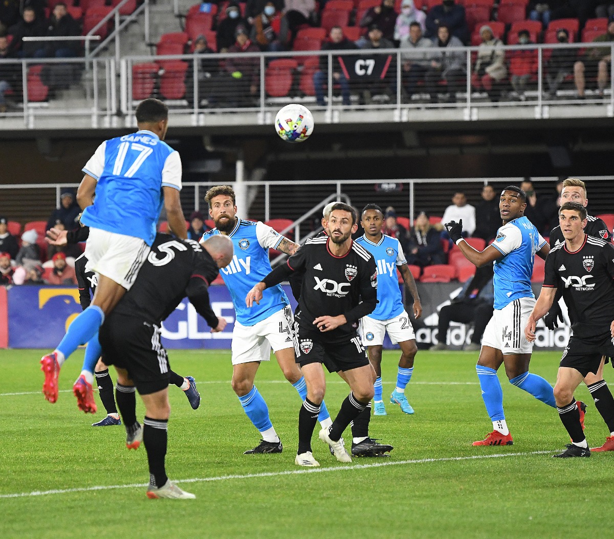 DEFENSA. La zaga del DC United tuvo trabajo en los primeros episodios/José Argueta