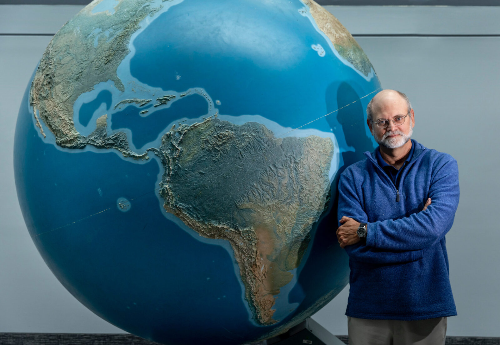 Latinos trabajan en la NASA Carlos E. Del Castillo 