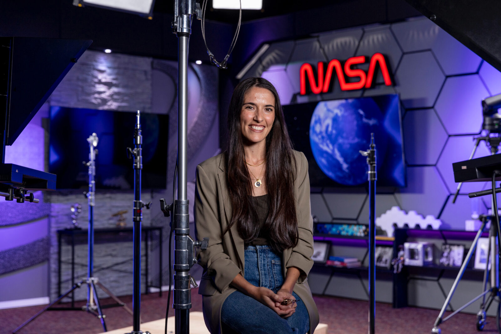 Noelia Gonzáles Latinos trabajan en la NASA