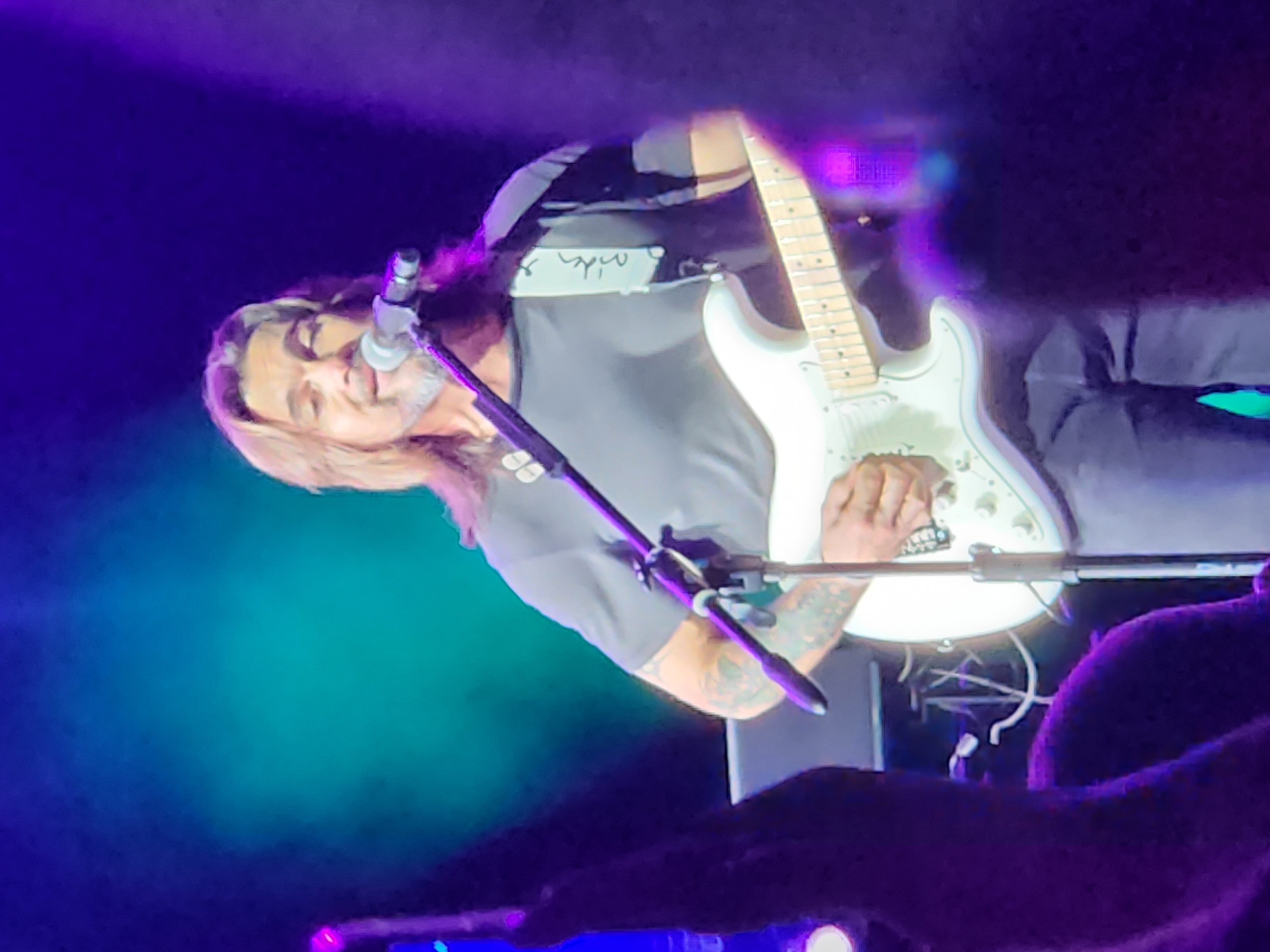 Juanes baja del escenario