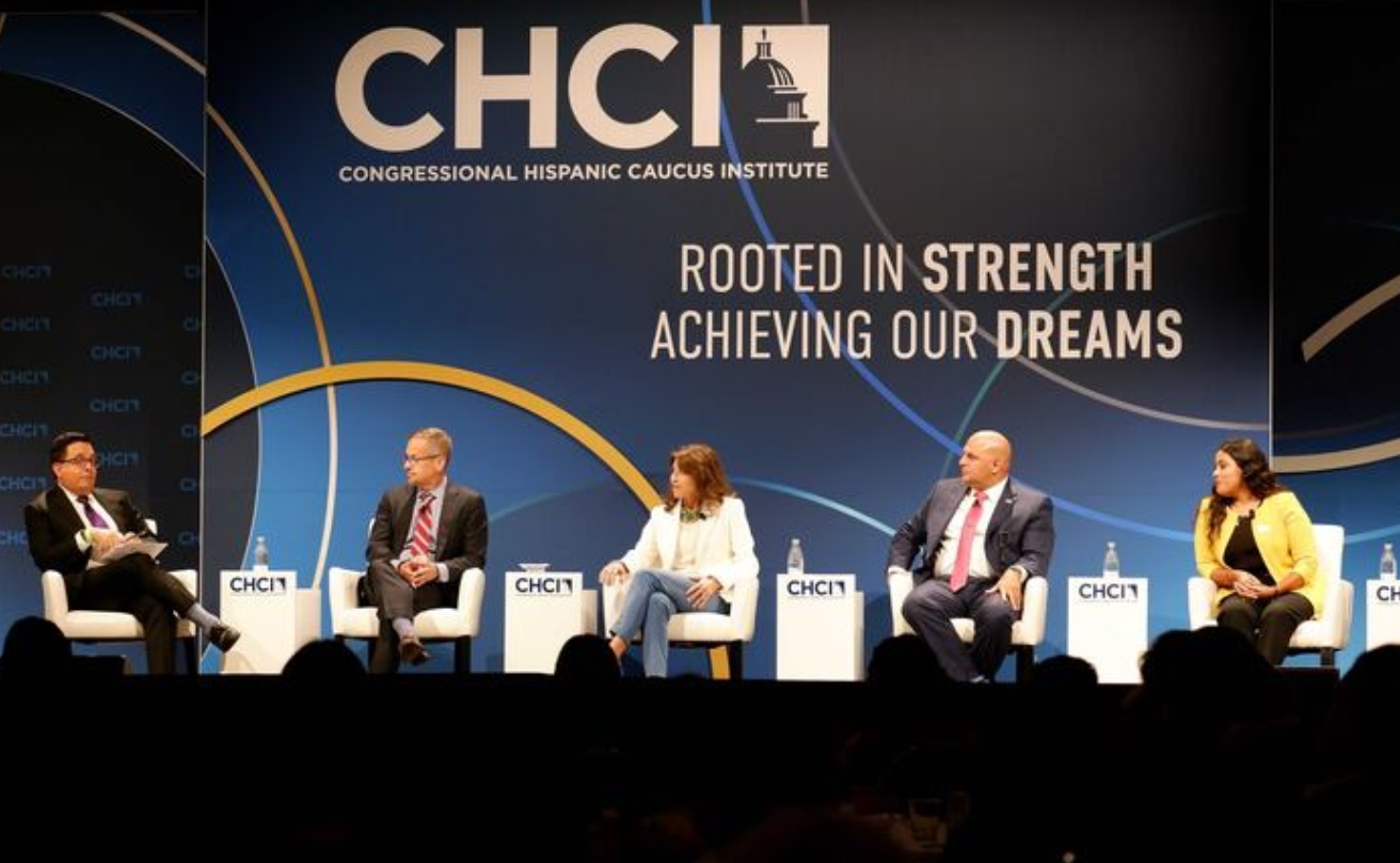 Kamala Harris asiste a la celebración del Mes de la Herencia Hispana de CHCI