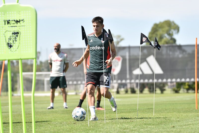 Claudio Echeverri FC Barcelona