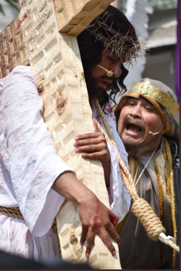 México y su diversidad en los viacrucis de Viernes Santo en fotos