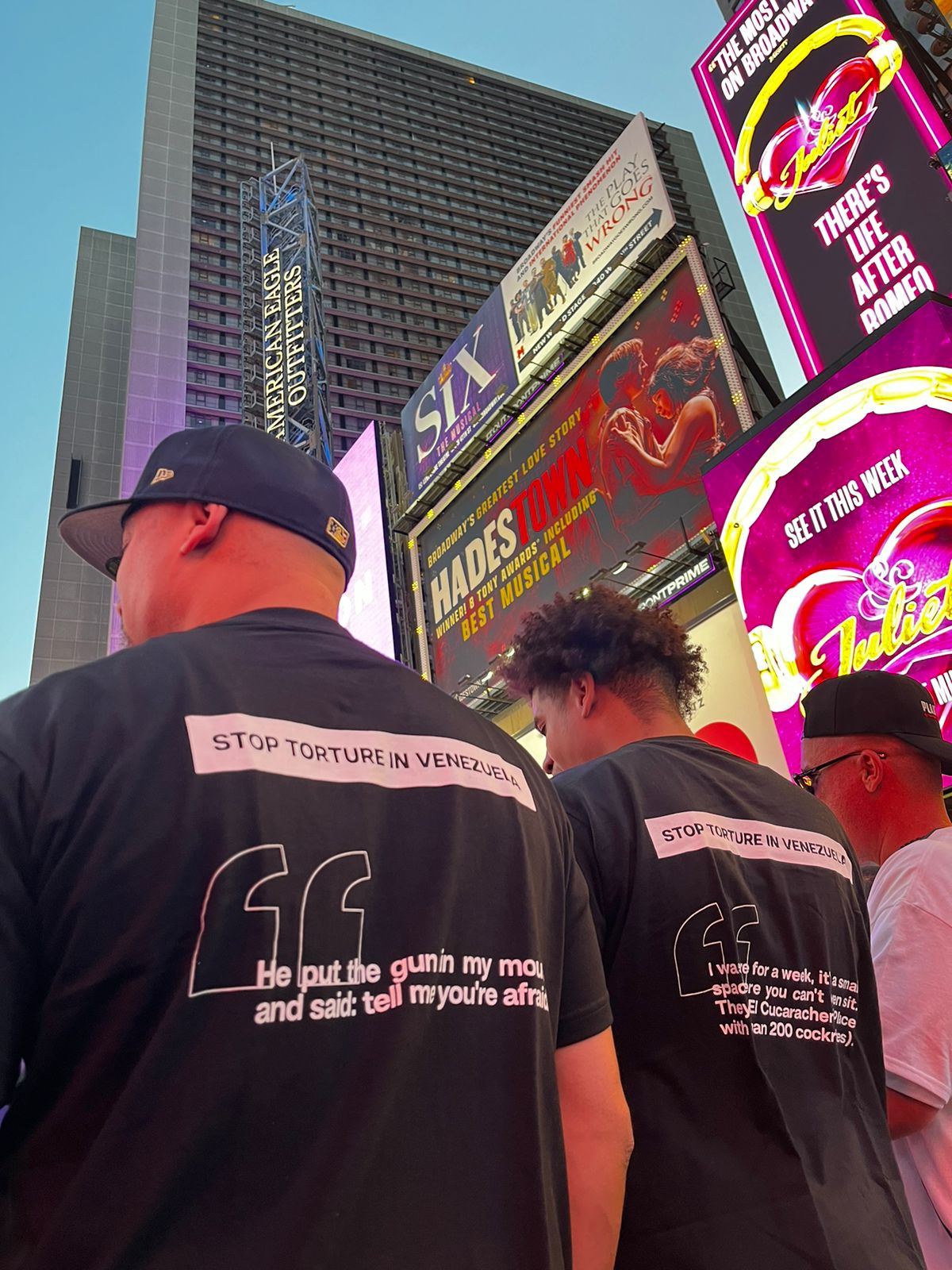 venezolanos protestan en Times Square