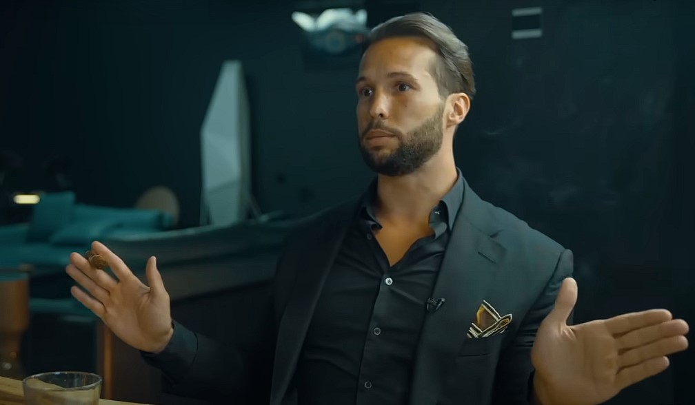 Tristan tate investigado War Room